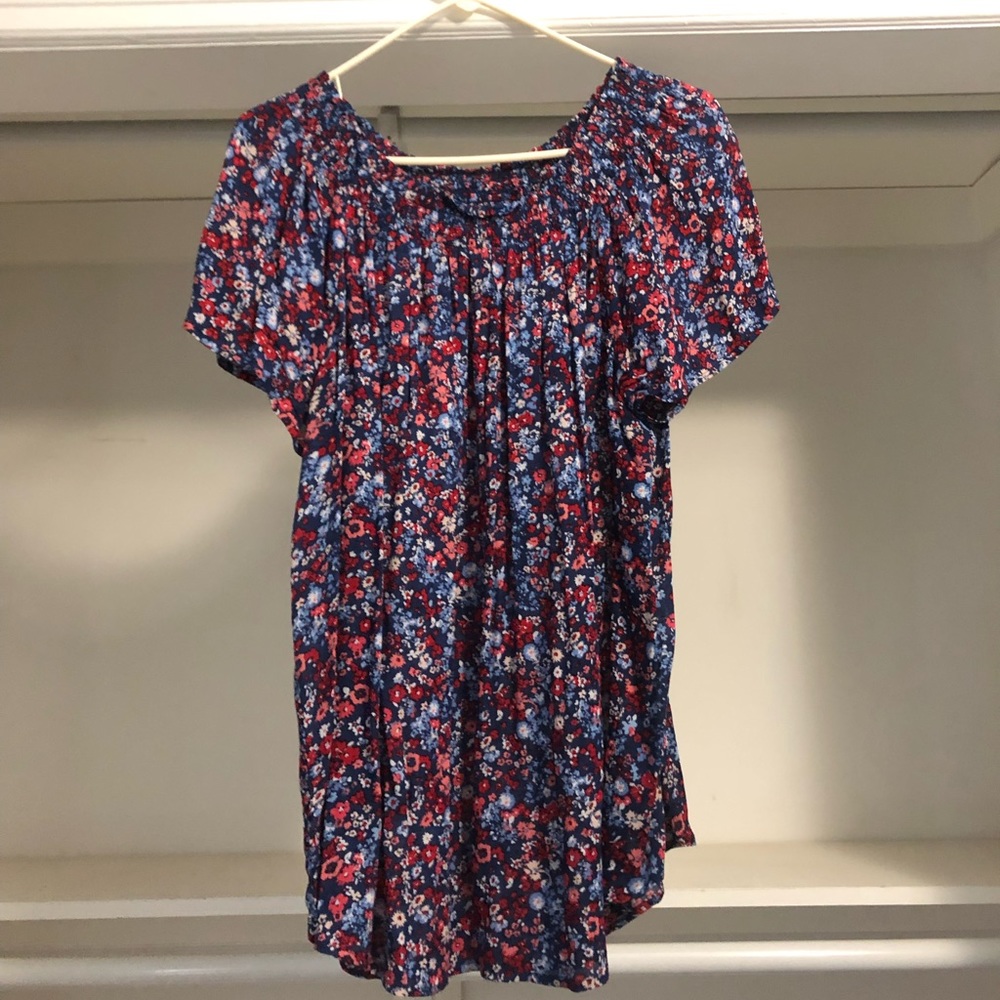 Flowered Liz Claiborne Top Size Large Smoke Free Home 27inches long